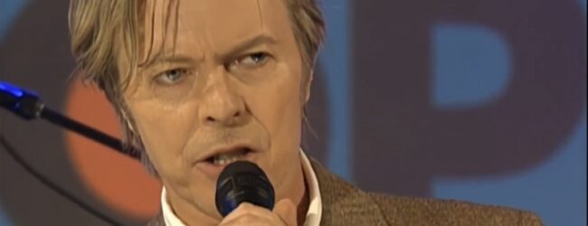 David Bowie – Slow Burn (Top of the Pops, June 7th 2002)