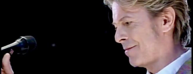 David Bowie – America (Live, Robin Hood Benefit, New York City, 2002)