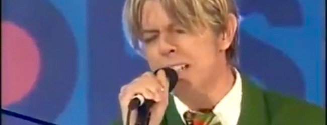 David Bowie – Fame TOTPs2 (2002)