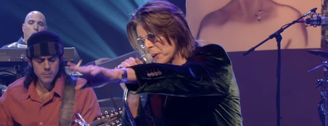 David Bowie – Something in the Air (Live on Later with Jools Holland, 1999)